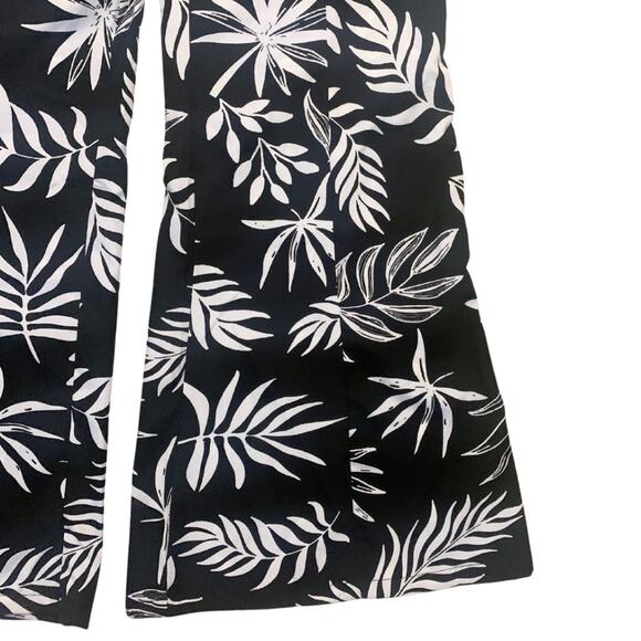 Black White Short Sleeve V Neck Tropical Print Jumpsuit Size Small Floral Beachy - Picture 4 of 9